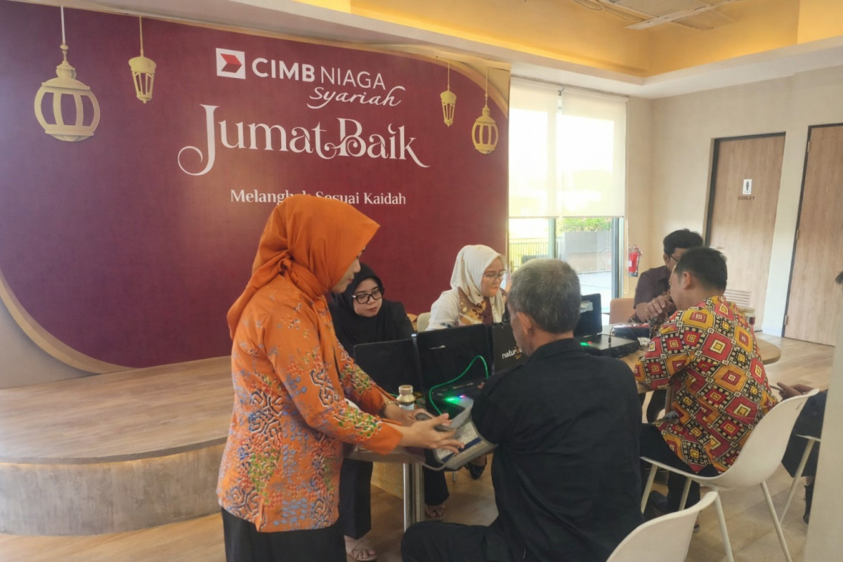 CIMB Niaga Syariah Luncurkan Program Jumat Baik, Bagikan Manfaat Kesehatan di Lima Kota